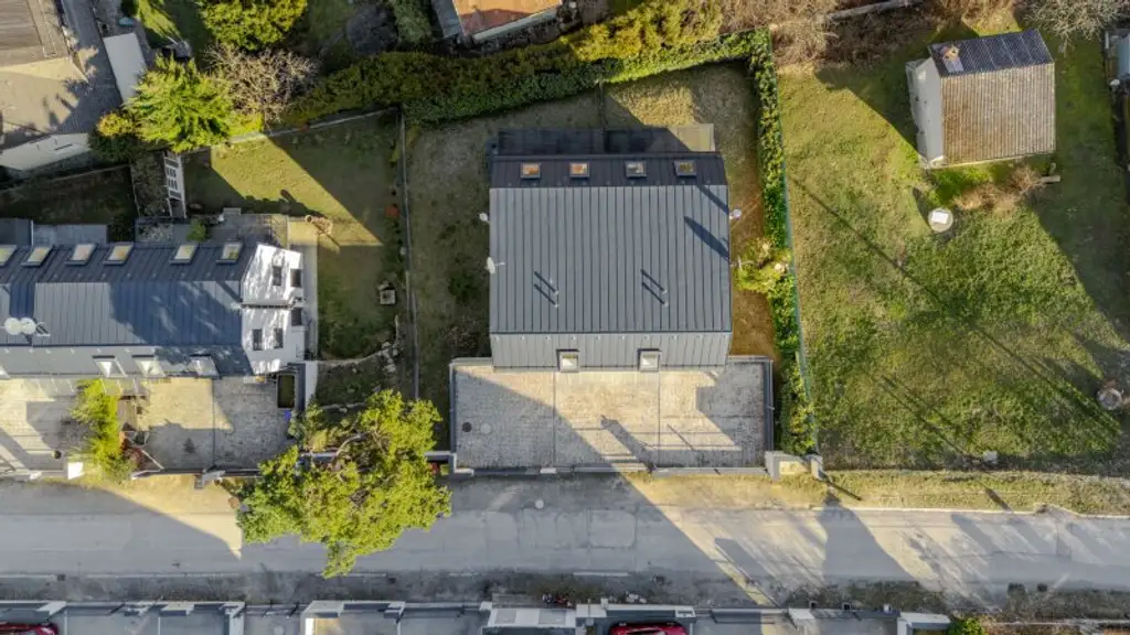 10 Minuten zum Auhof Center! ERSTBEZUG! Doppelhaushälfte mit 170 m2 Wohnfläche in ruhiger Wohnlage mit Grünblick!