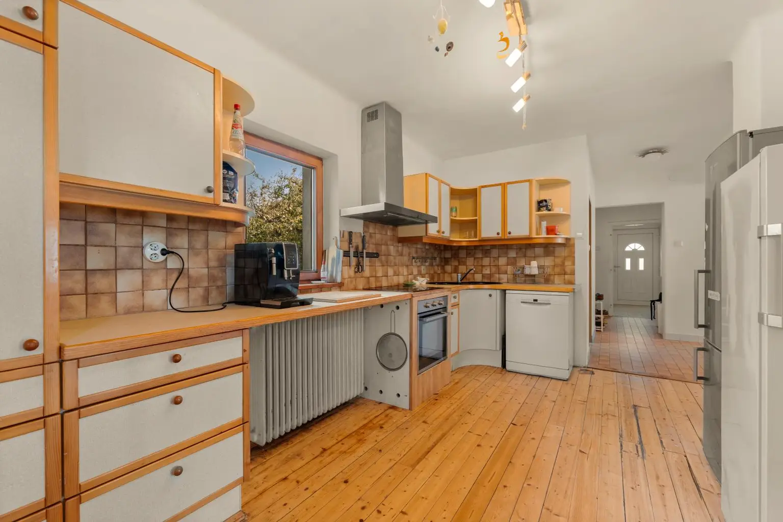 Renovierungsbedürftiges Haus mit großem Garten in Waidmannsdorf