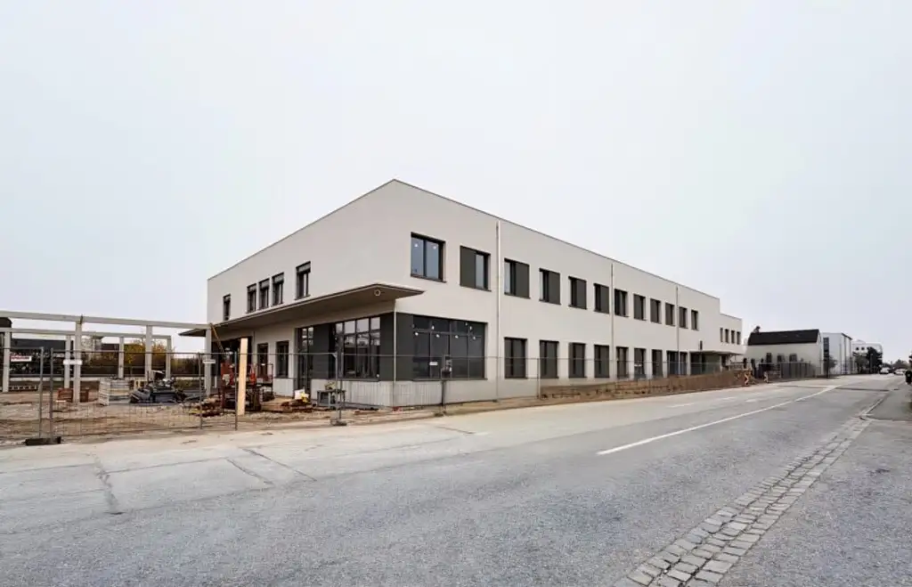 Vielseitig nutzbare Gewerbefläche in Welser TOP-Lage unmittelbar an der B1 – Erstbezug!!