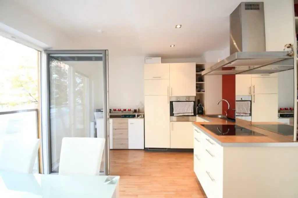 OPEN HOUSE-Besichtigung mit Einzelterminen, am Samstag, den 11.10.2025, zwischen 10:30-12.00! Pärchenhit! Zweizimmerwohnung in guter Lage in gepflegten Zustand!