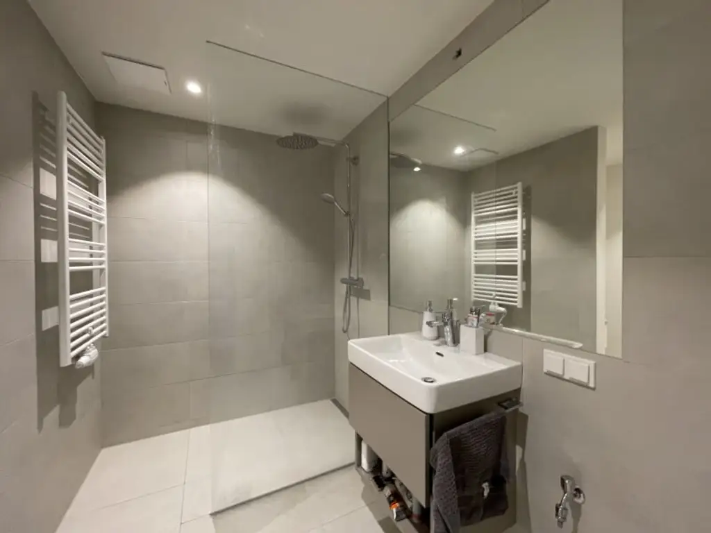 UNBEFRISTETE 2 Zimmer-Wohnung mit viel Freifläche