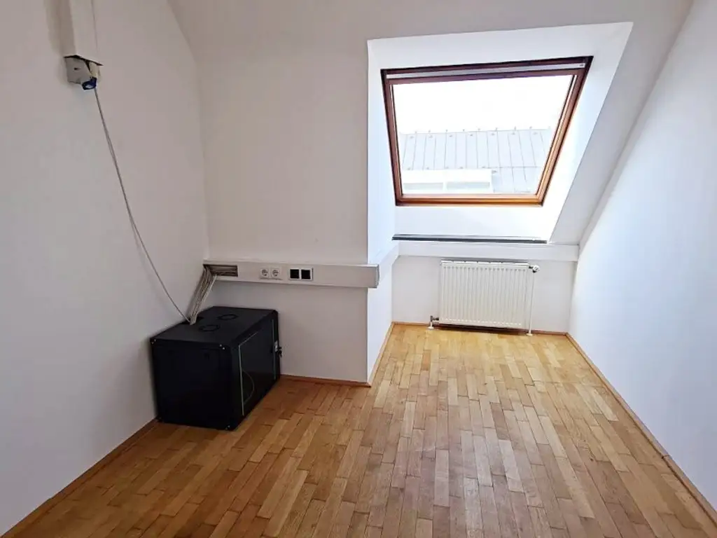 ZIEGLERGASSE bei FUZO Mariahilfer Straße, 141 m2 Bürofäche, 3 Zimmer, Serverraum, Küche, Klimaanlagen, Dachgeschoß