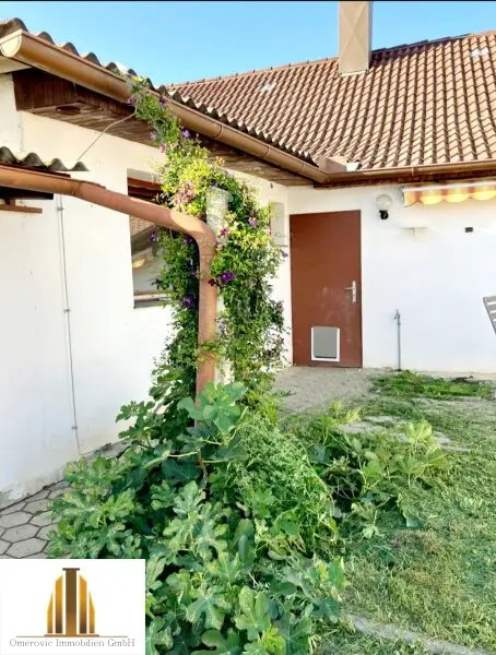 Hübsches, gepflegtes und ebenerdiges Landhaus mit uneinsichtigem Innenhof, großem Garten und Garage, in Seefeld im Weinviertel, Nähe Hollabrunn!