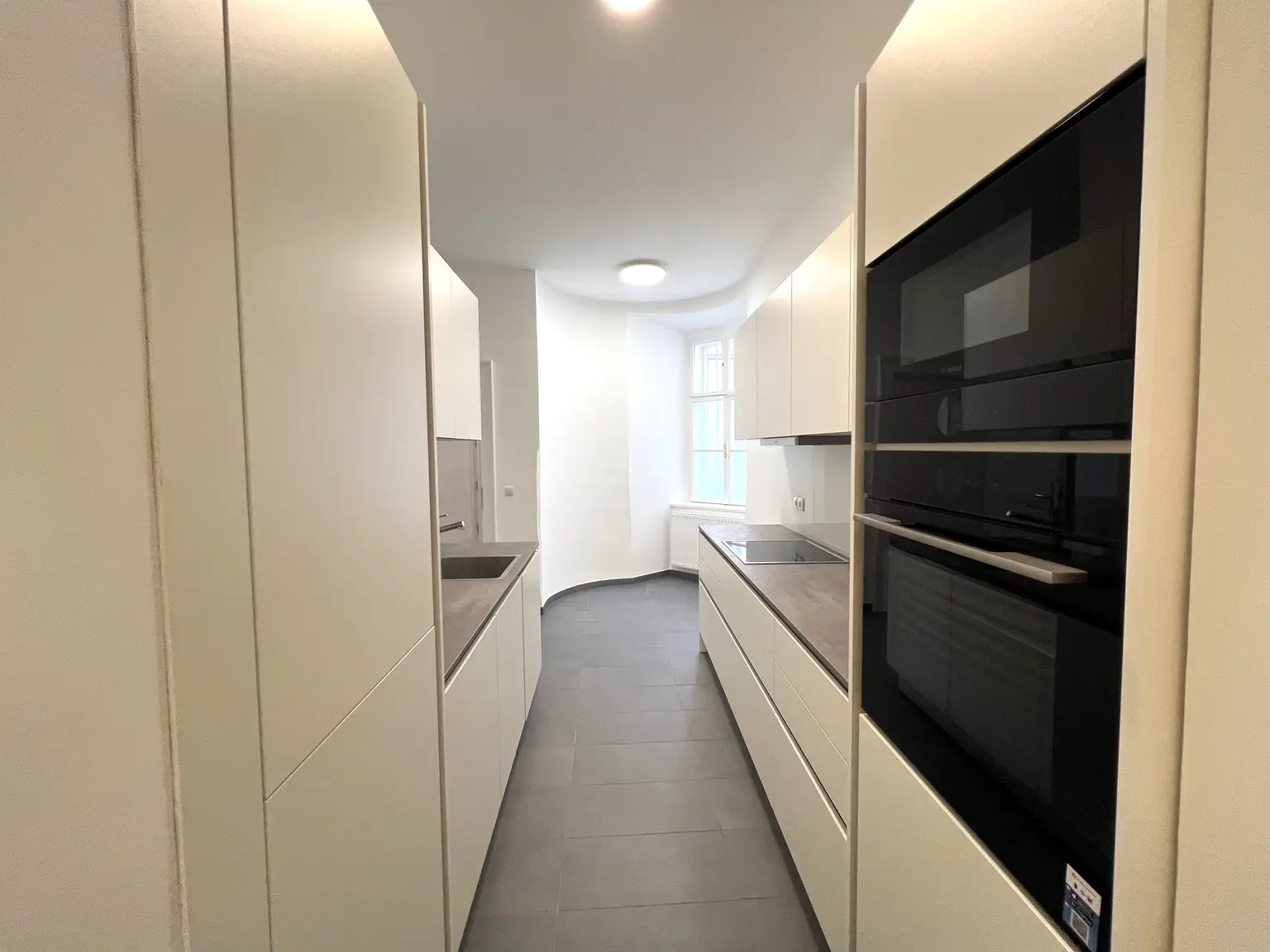 UNBEFRISTET: Klimatisierte Altbauwohnung im Stadtzentrum