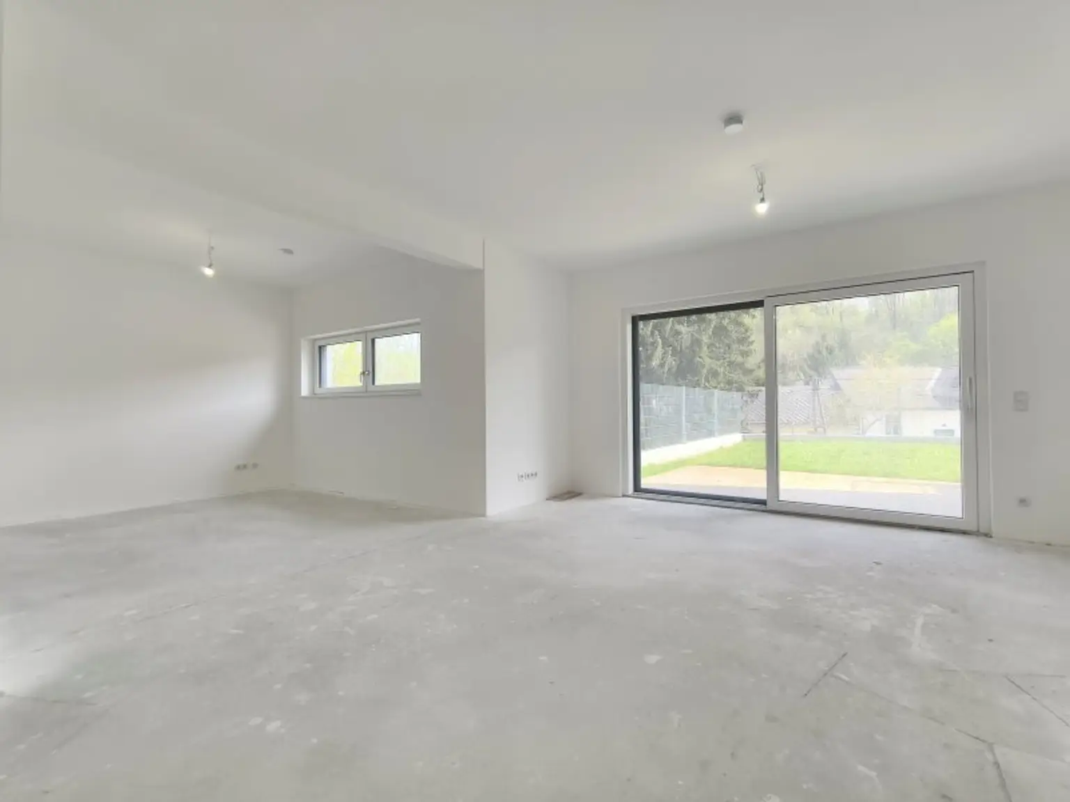 LEBENSQUALITÄT MIT AUSSICHT - EXKLUSIVES TOWNHAUS AUF EIGENGRUND IN WEIDLING – NATURNAHES WOHNEN MIT STIL