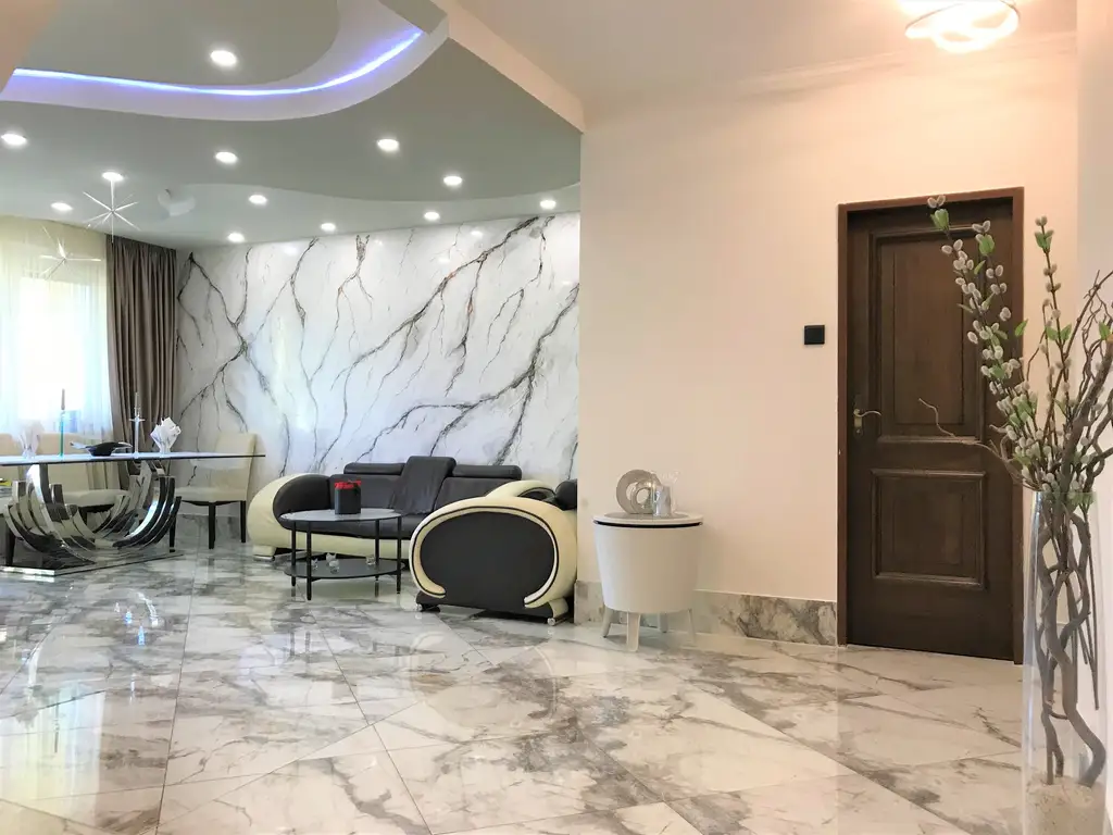 Sehr schöne, elegante Wohnung - Toplage in Baden!