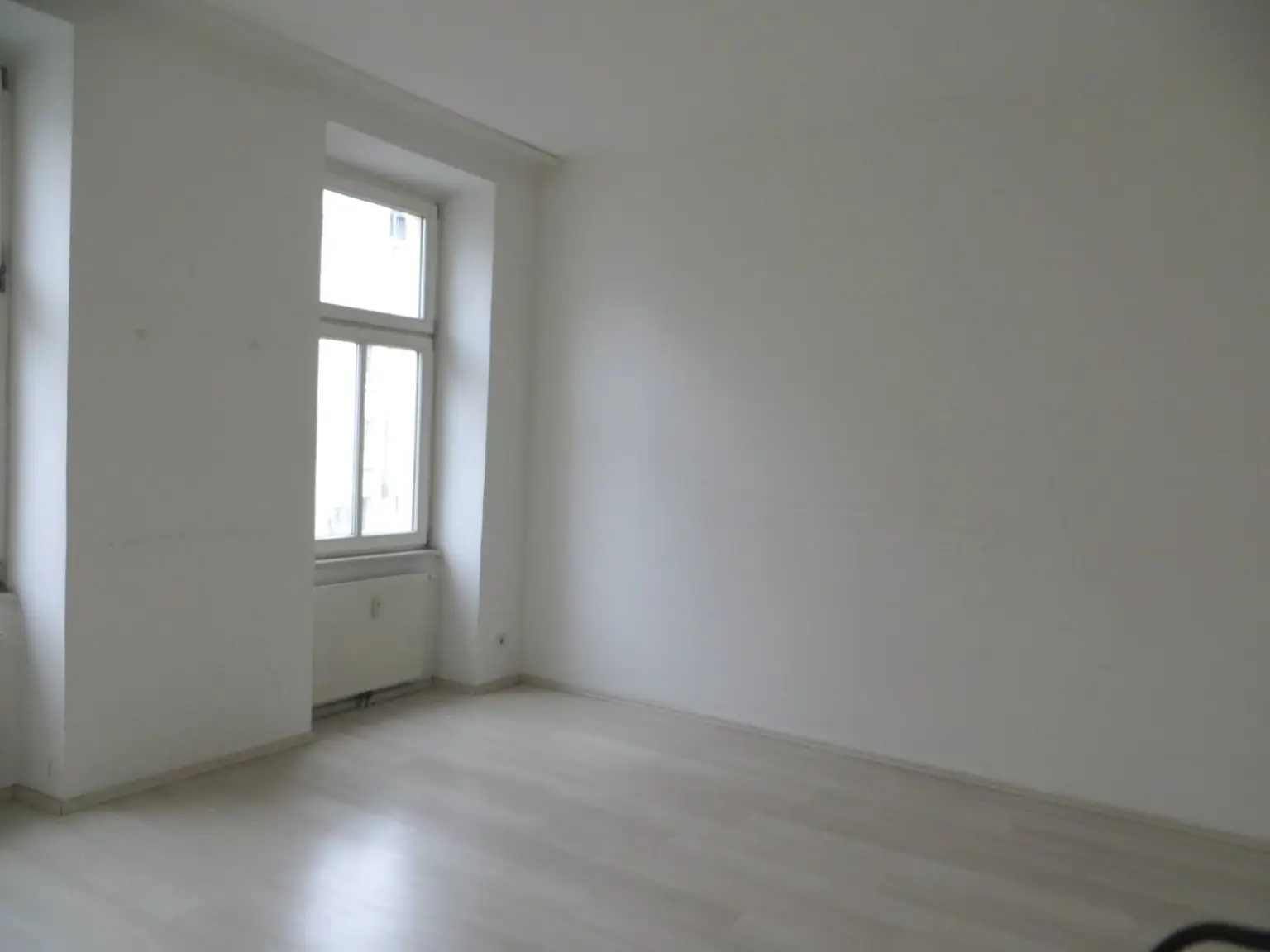Befristet vermietete 2-Zimmer-Wohnung im sanierten Altbau.