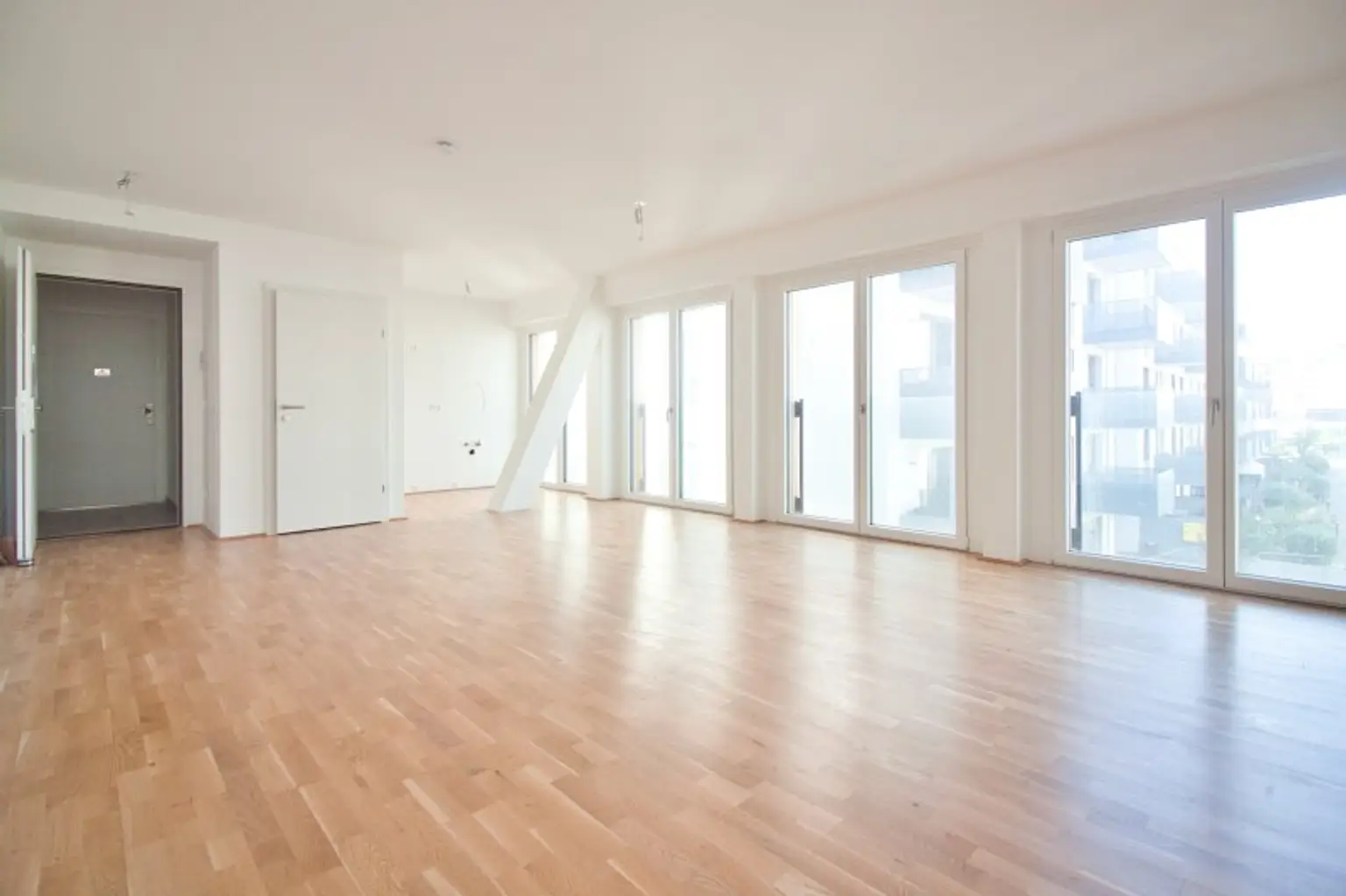 Arbeiten & Wohnen vereint – moderne 2-Zimmer-Wohnung mit Balkon & angrenzendem Büro mit separatem Zugang