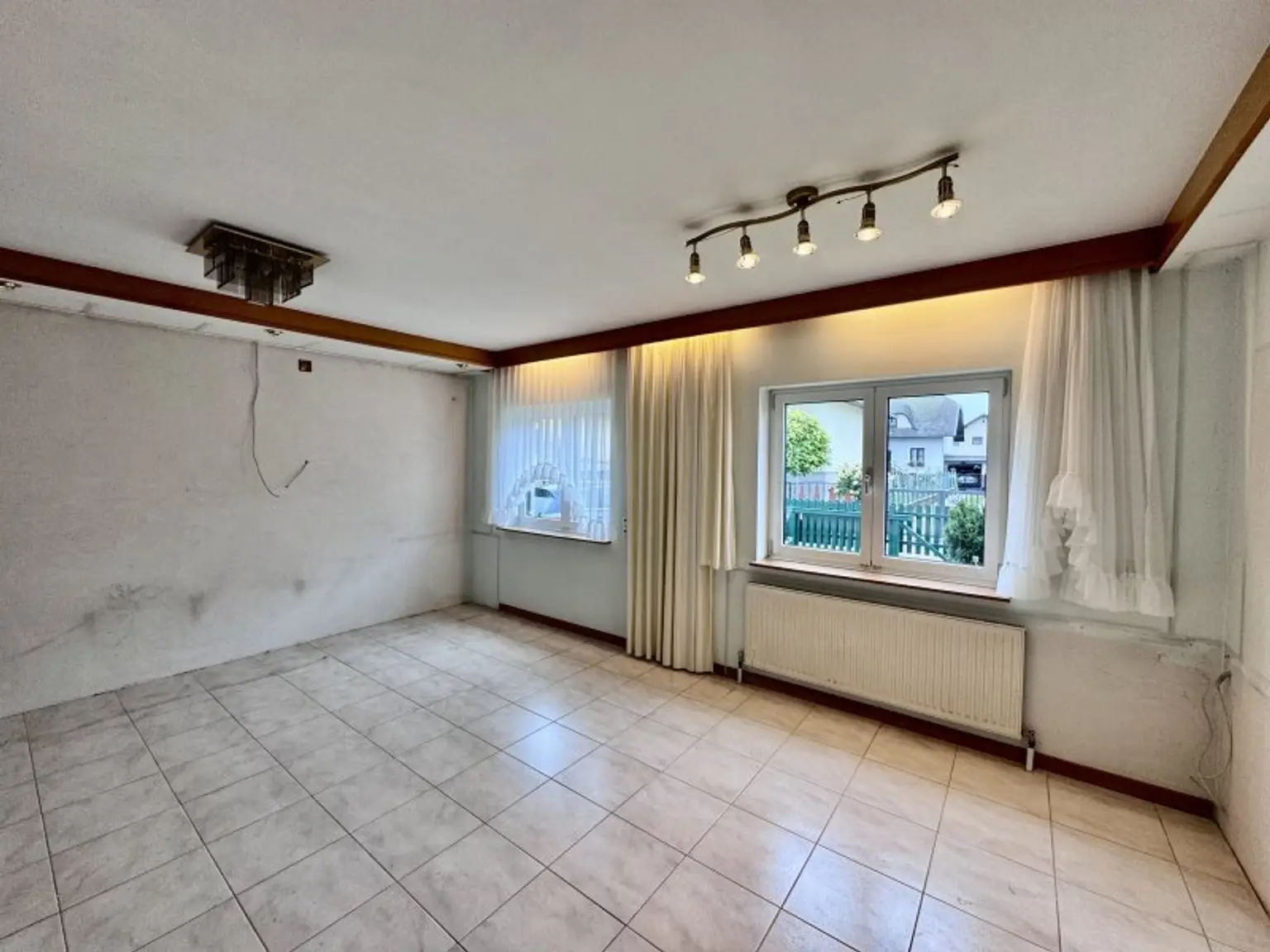 IHR NEUES ZUHAUSE - GROßZÜGIGES EINFAMILIENHAUS MIT SWIMMINGPOOL IN FLORIDSDORF