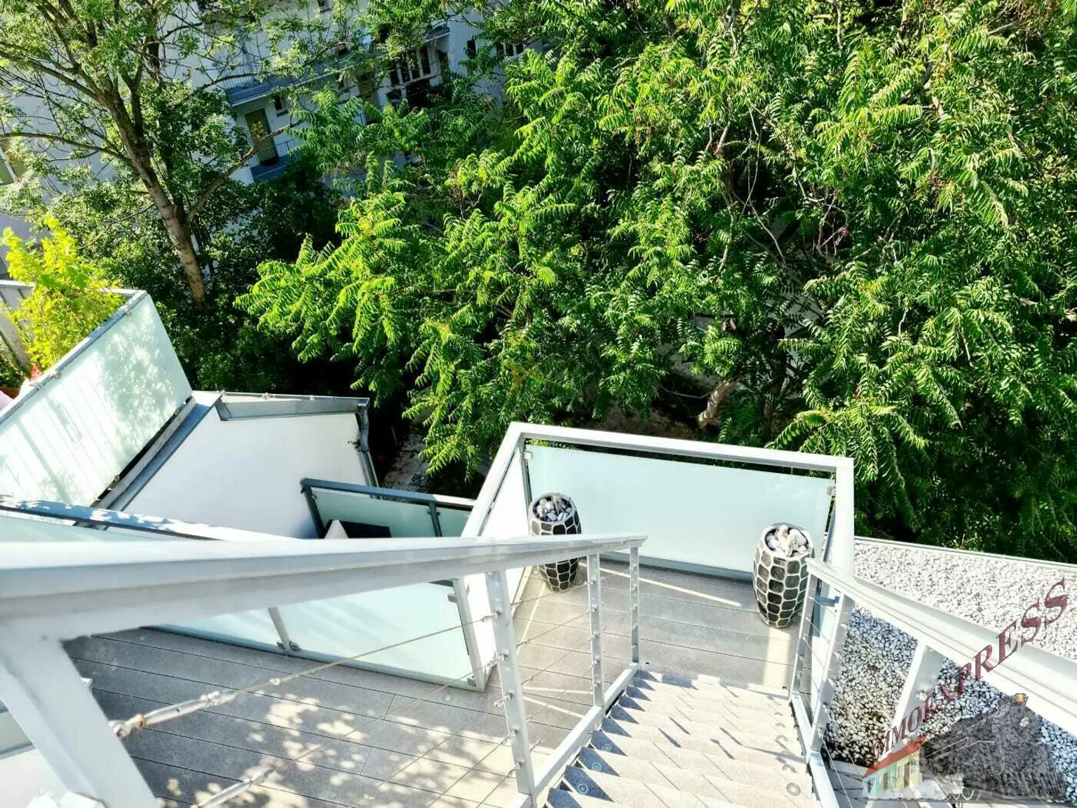 Wohnungs- Paket in Bestlage! 4 Wohnungen stilvoll renoviert inklusive Garten, Garage, Swimmingpool und Sauna!