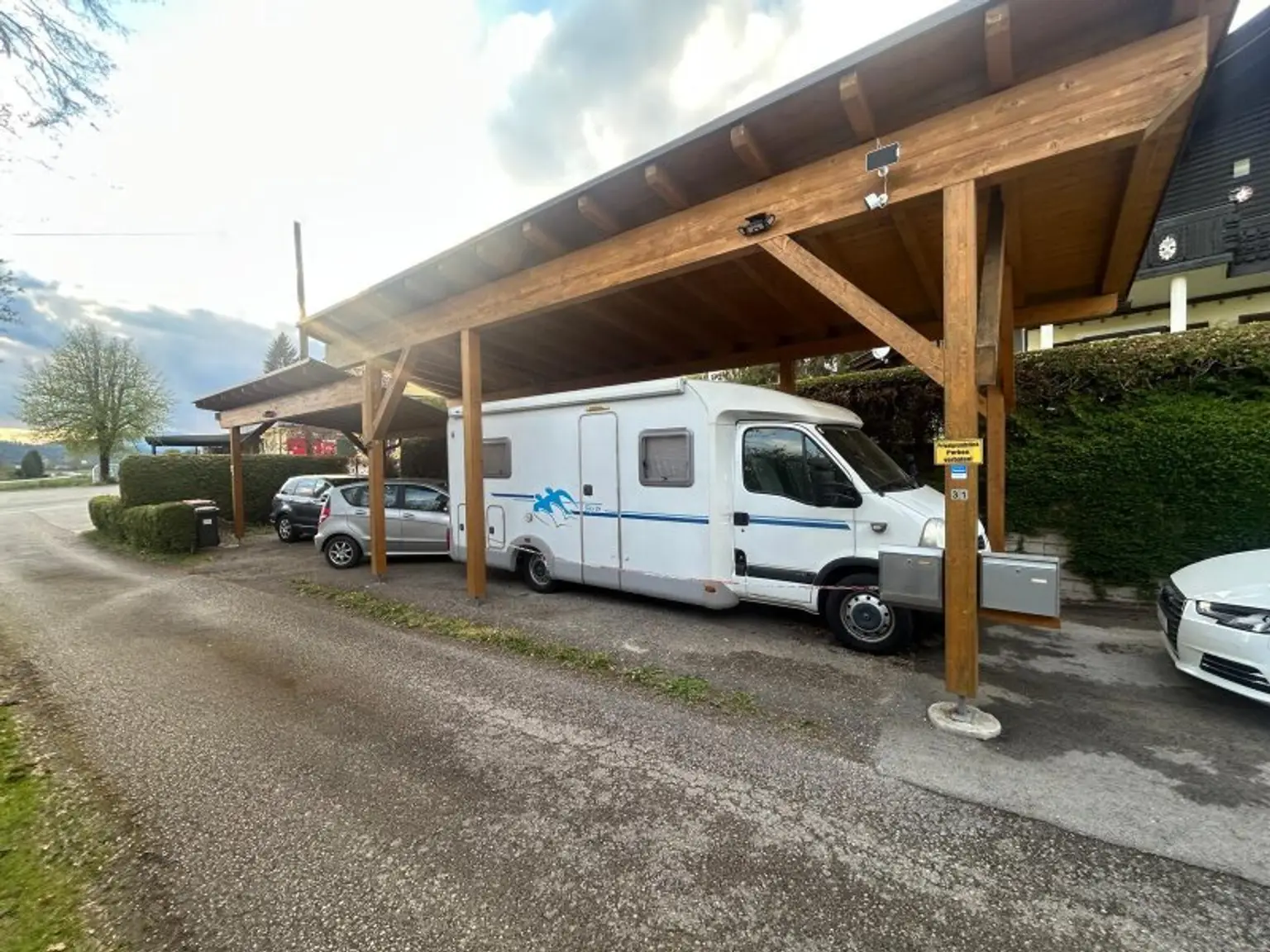 Eigennutzen oder Vermieten: Modernisiertes Zweifamilienhaus 195m² mit 6 Zimmern in verkehrsgünstiger Lage zur St Veiter Strasse , in Kärnten  € 419.000
