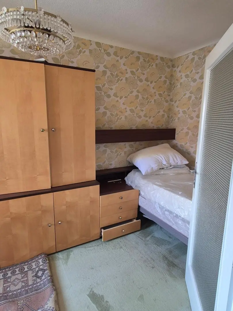 Renovierungsbedürftiges Mittelreihenhaus