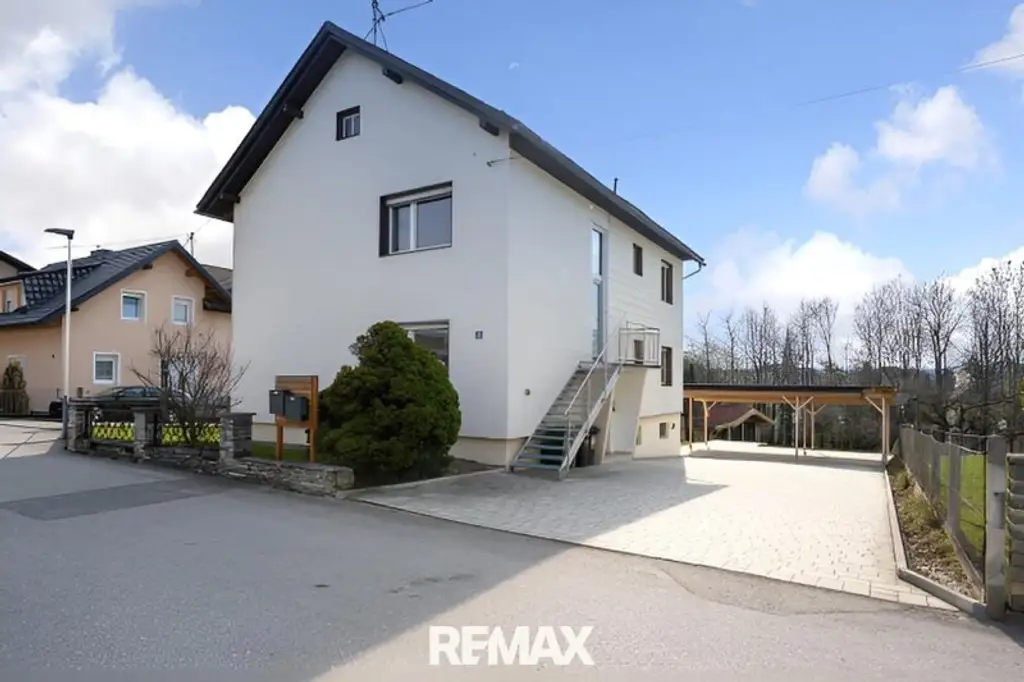 Voll unterkellertes Zweifamilienhaus mit Garten, Carport & Garage in sonniger Zentrumslage von Bad Hall!