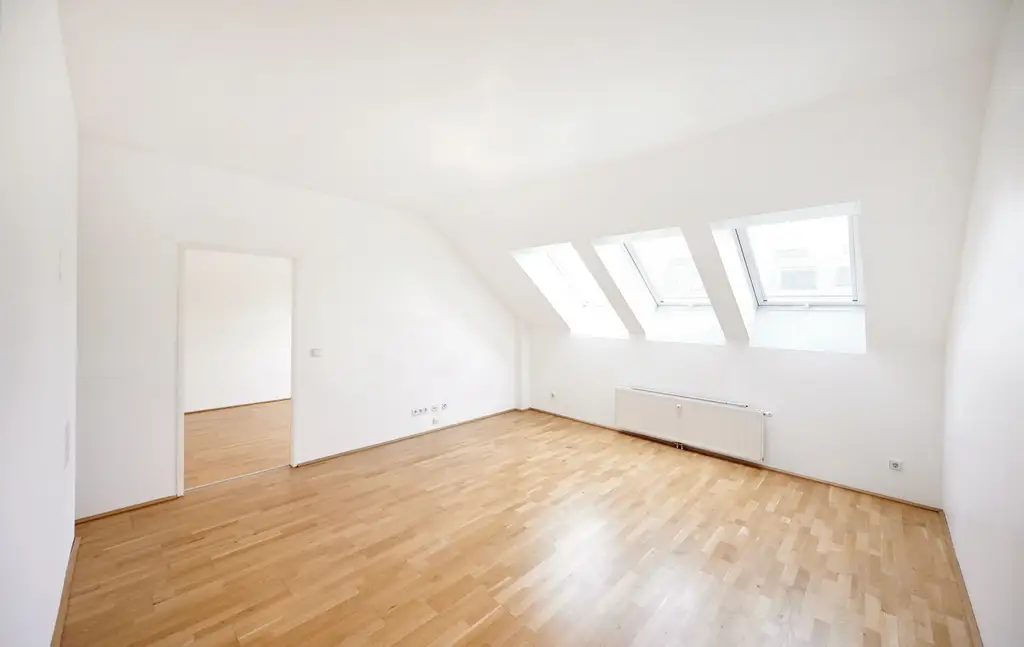 Super geschnittene 2-Zimmer-Wohnung im Dachgeschoss!