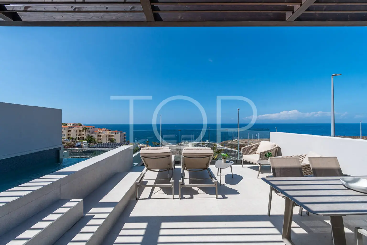 Apartamento de lujo con piscina privada y vistas al mar en Iconic, Rokabella