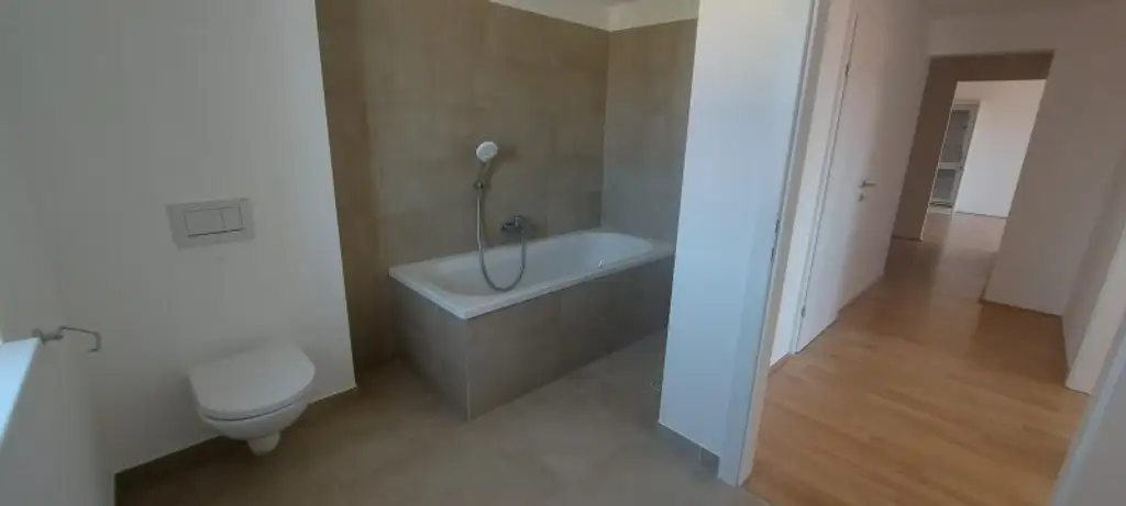 3-Zimmer-Wohnung mit Loggia und Tiefgaragenstellplatz (Top 14)