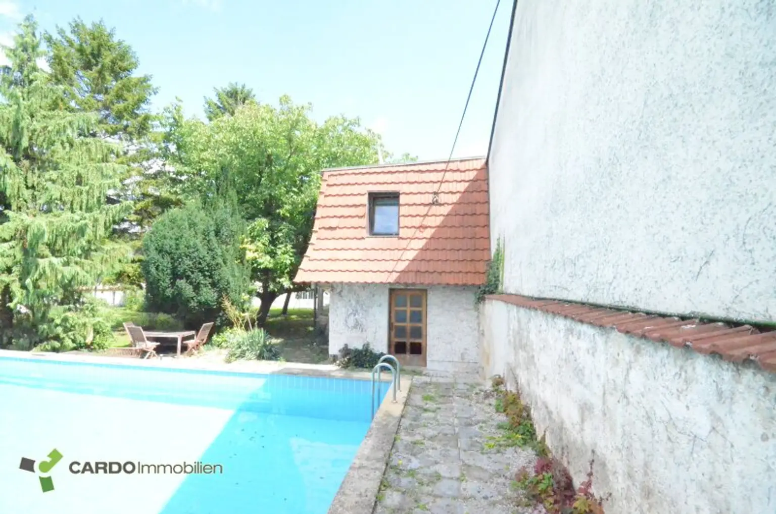 Frisch sanierte Stockhaus mit Pool in Grünlage, ruhigen Nebenstraße