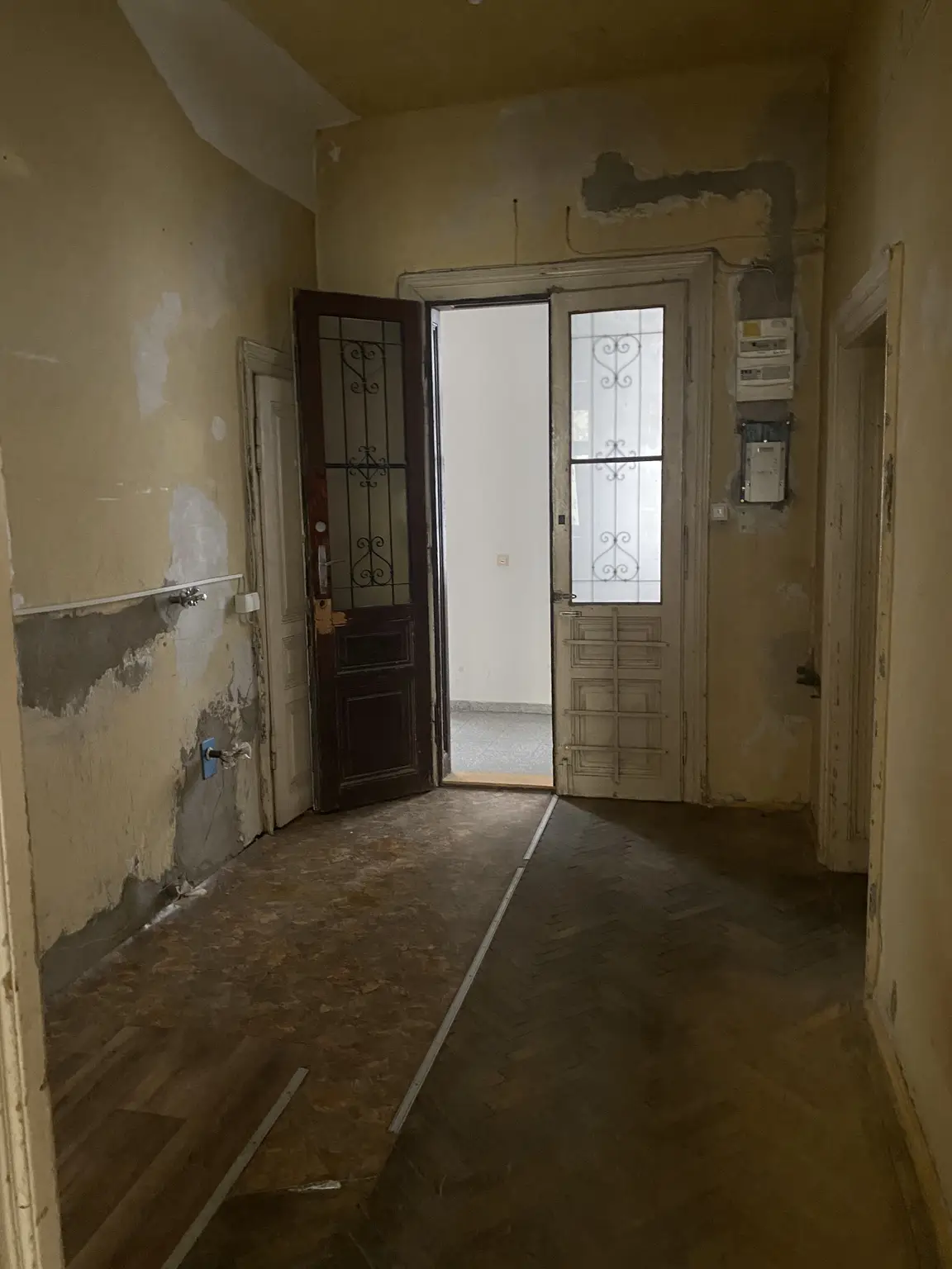 Renovierungsbedürftiges 2 Zimmer Altbauarpartment  in Toplage 1090 Wien !