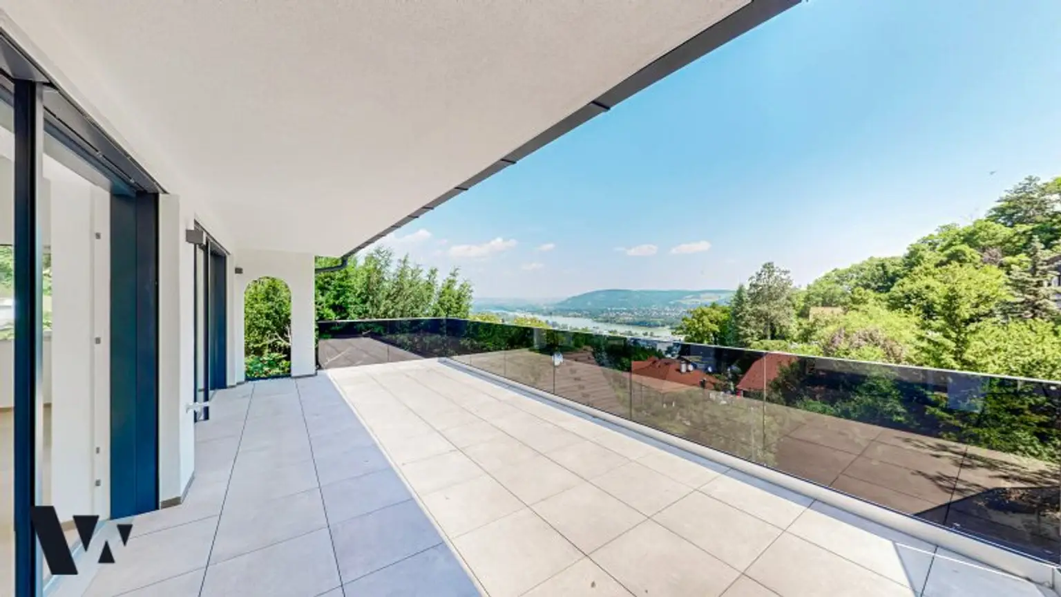 EINZIGARTIGE VILLA MIT INFINITY-POOL & BLICK ÜBER DIE DONAU