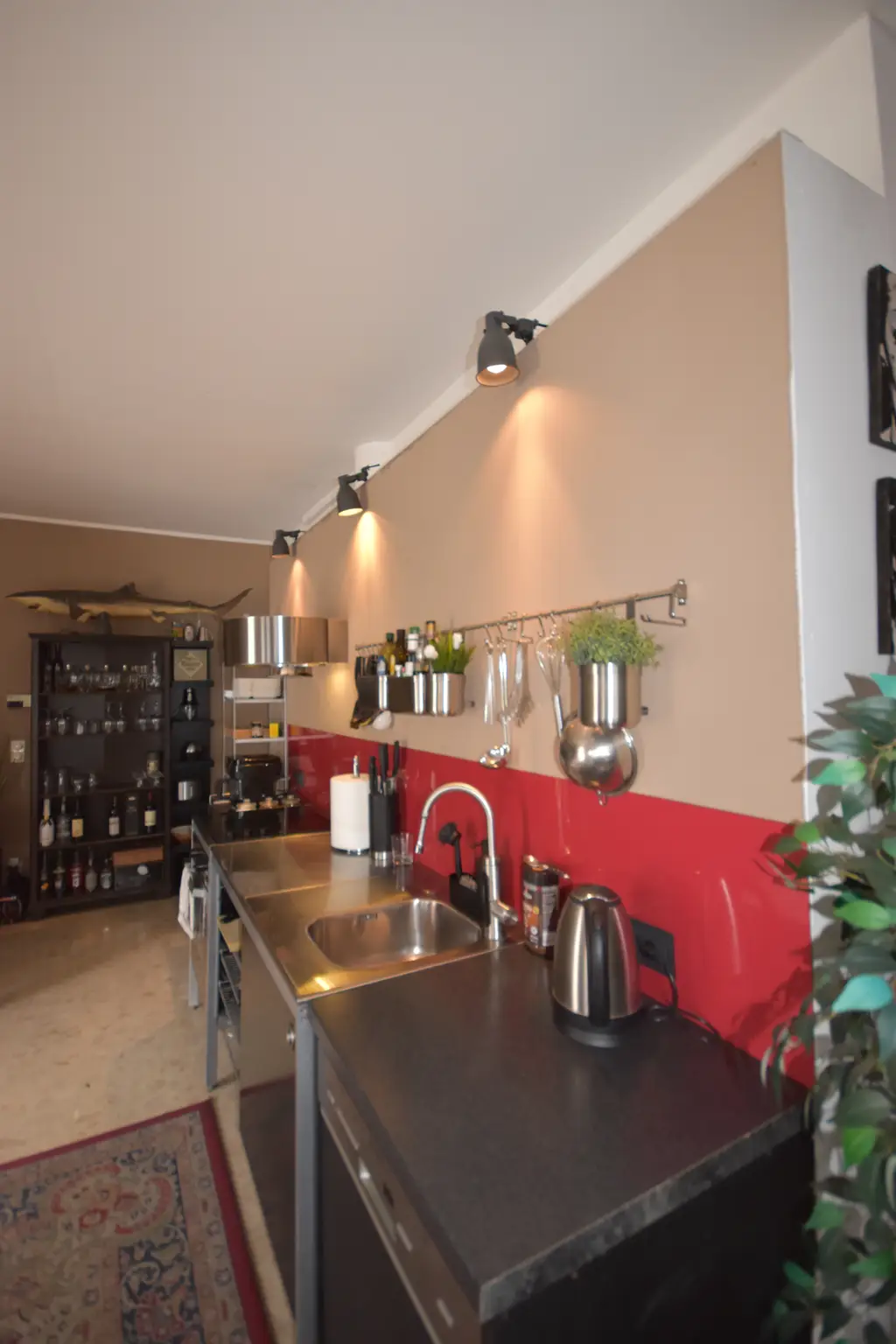 "SCHALLMOOS - Einzigartiges Atelier/Büro mit Wohnmöglichkeit und PKW-Stellplatz nähe Bahnhof"
