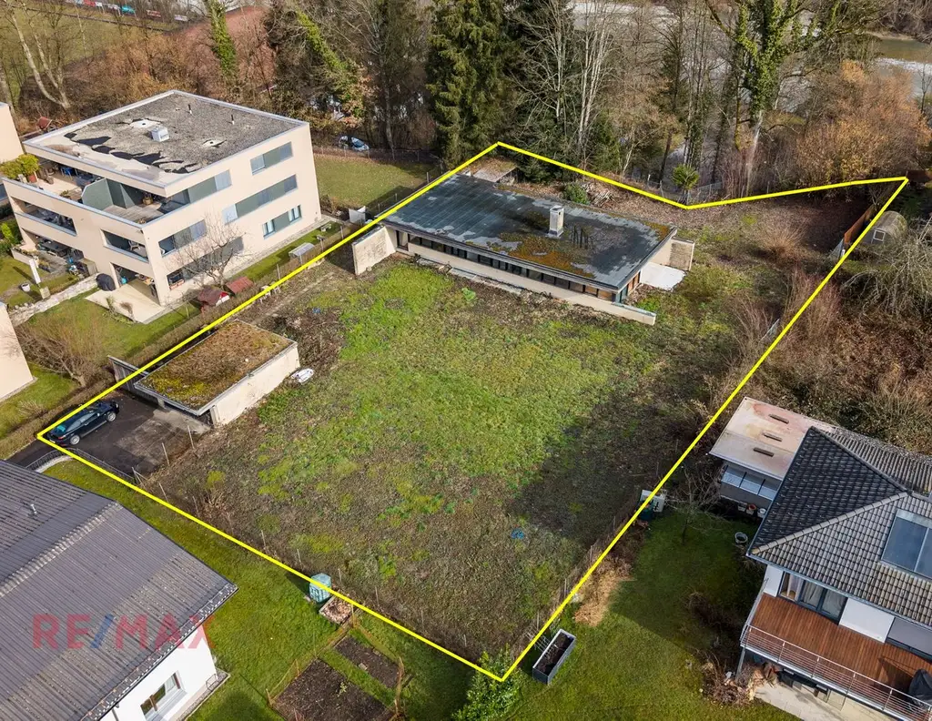 Großes Grundstück in Wolfurt mit Bungalow, der auf hoch motivierte Heimwerker wartet