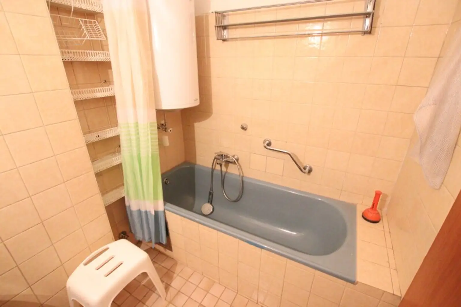 Sanierungsbedürftige aber super aufgeteilte 4 Zi Wohnung mit 112m² in Waidmannsdorf - Villacherstraße