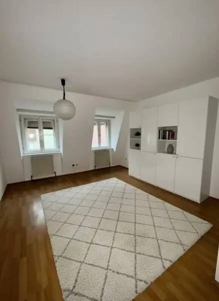 HIT!  GÜNSTIG,FREUNDLICH, BEQUEME 2 ZIMMER WOHNUNG IM ZENTRUM !