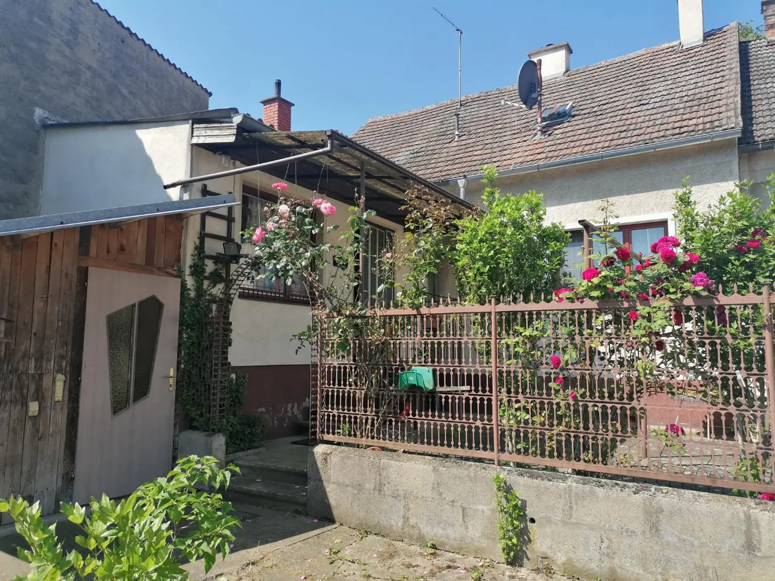 Einfamilienhaus mit kleinem Garten