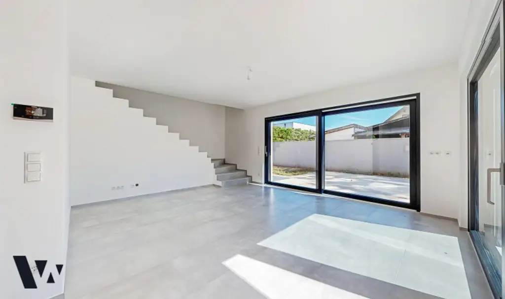 MODERNES DESIGNERHAUS MIT GARTEN & POOL | ERSTBEZUG | VIDEO-PRÄSENTATION