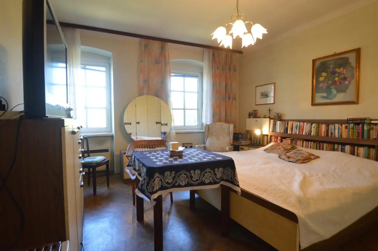 geräumiges Zimmer