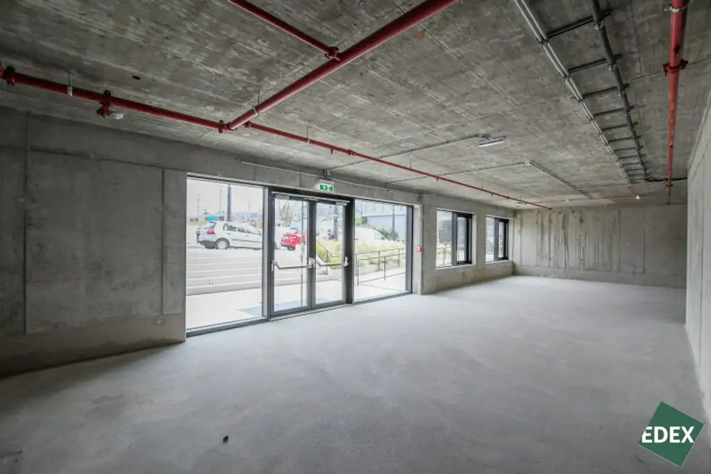 Erstbezug | Moderne Gewerbefläche mit hoher Sichtbarkeit und Terrasse auf zwei Etagen - unbefristet