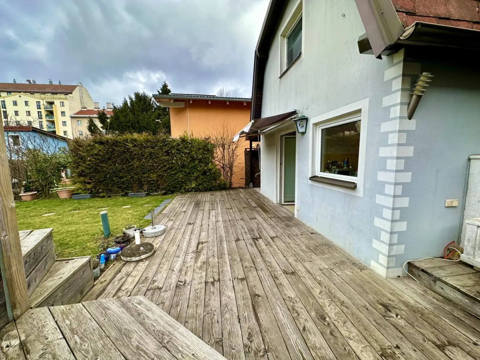 Aussenansicht mit Terrasse