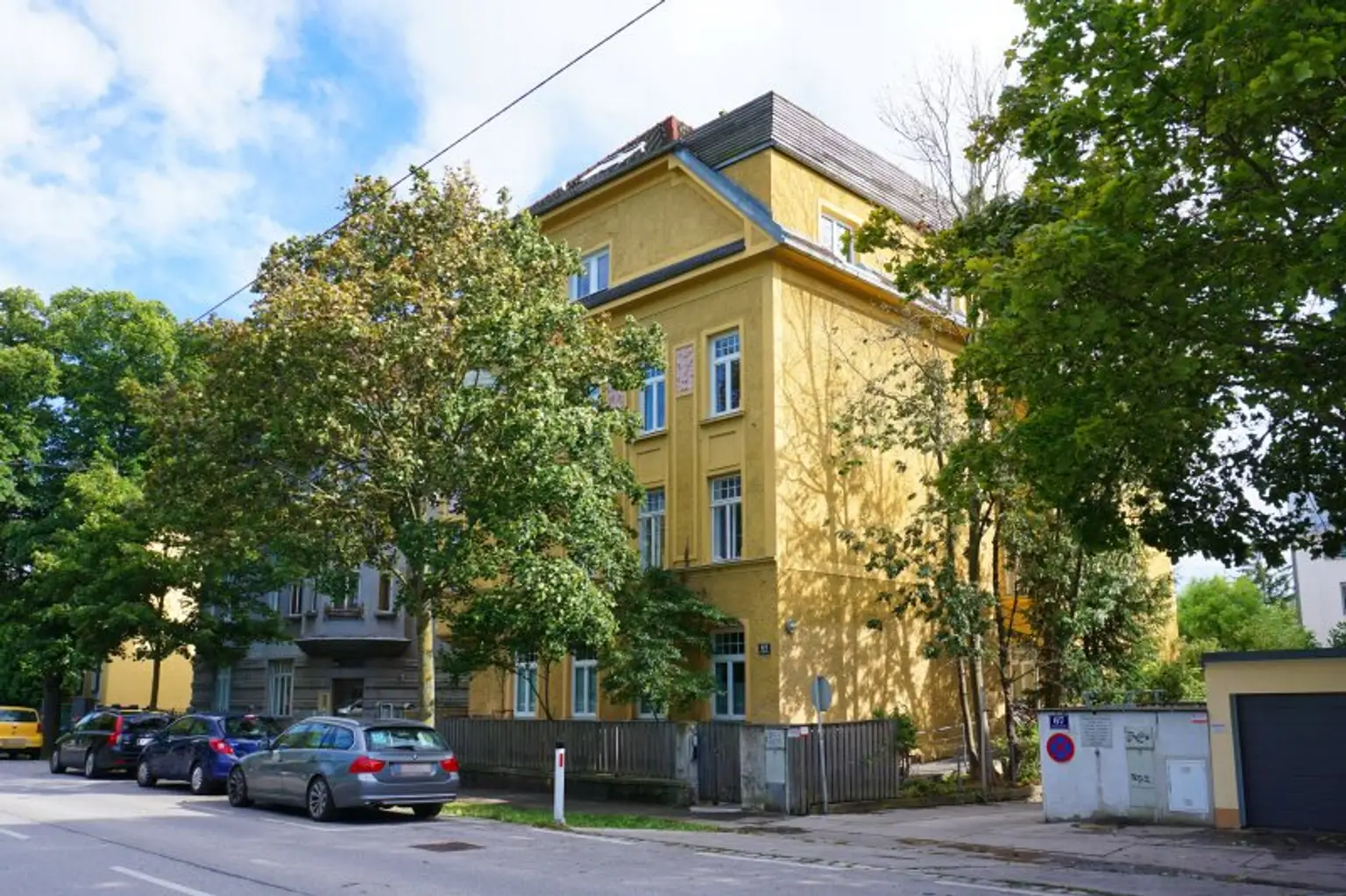 Altbauflair trifft Naturidylle am Wienflussweg – Wohnen am Stadtrand mit Südbalkon und Garten