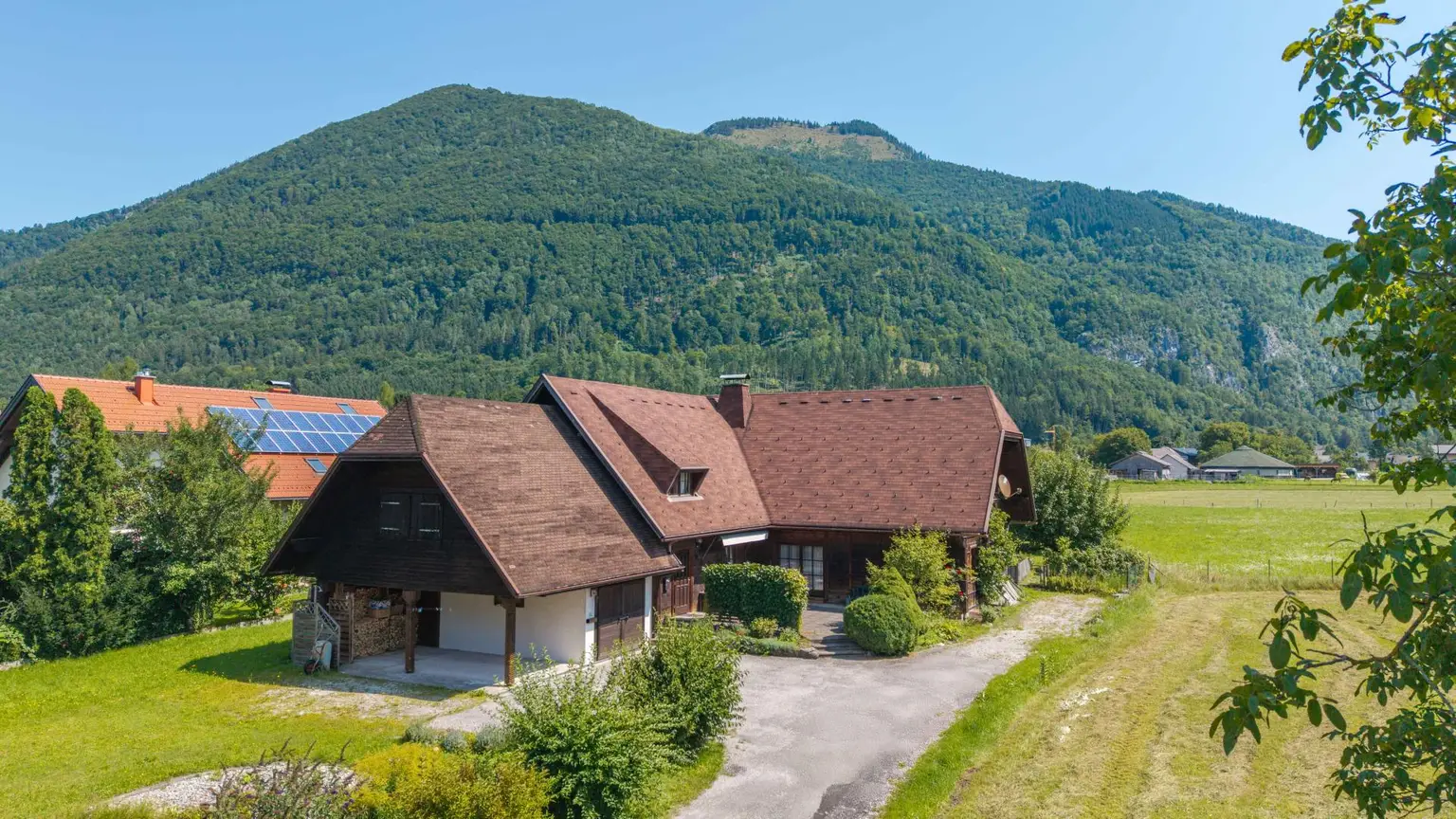 SONNIG WOHNEN im HOLZBLOCKHAUS mit schönen AUSBLICKEN!