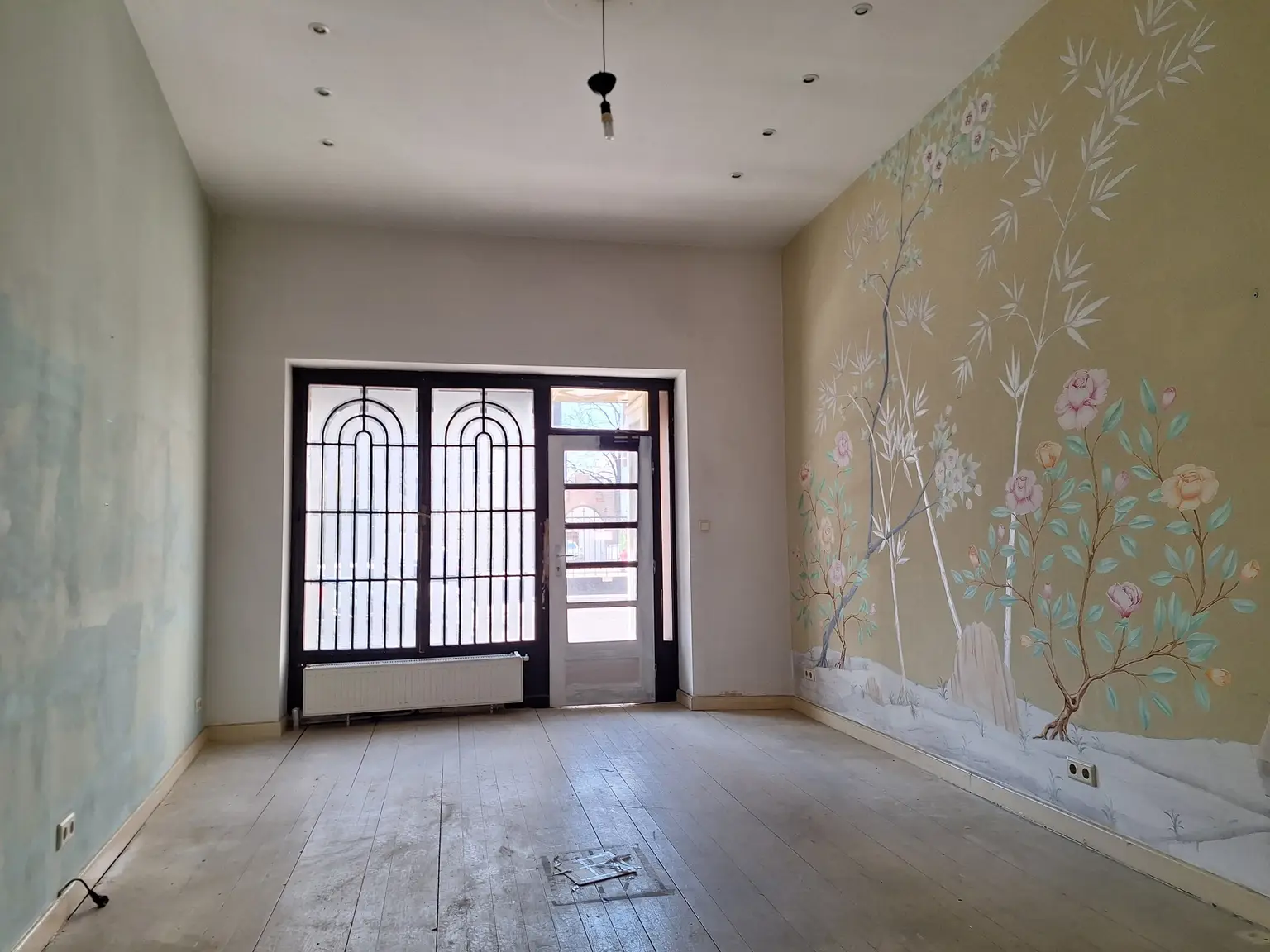 Kaiserstraße: Kleines Geschäft/Atelier nahe der Mariahilfer Straße - Charmantes Portal - Erstbezug - keine Gastronomie