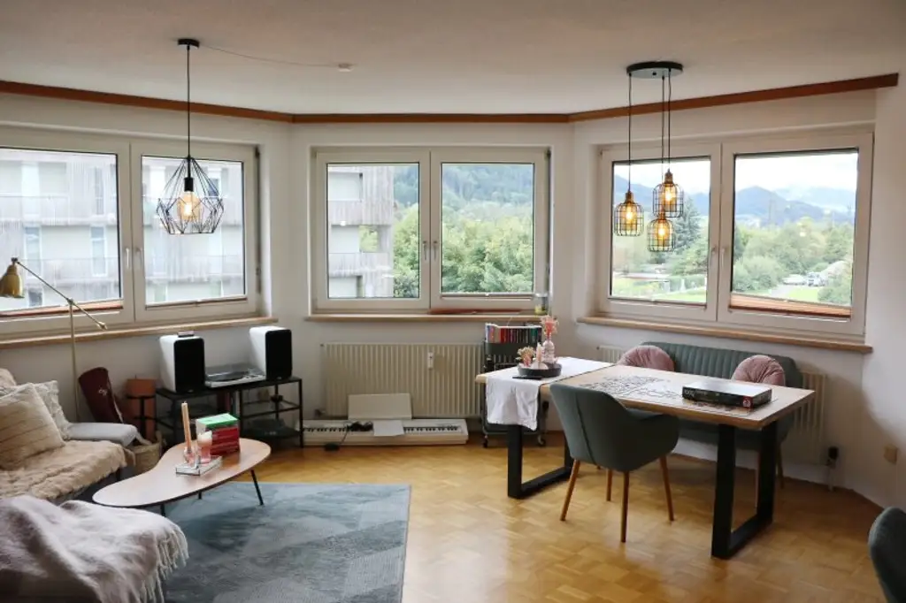 Geräumige Wohnung mit Balkon und TGAP bei der USI - befristet vermietet