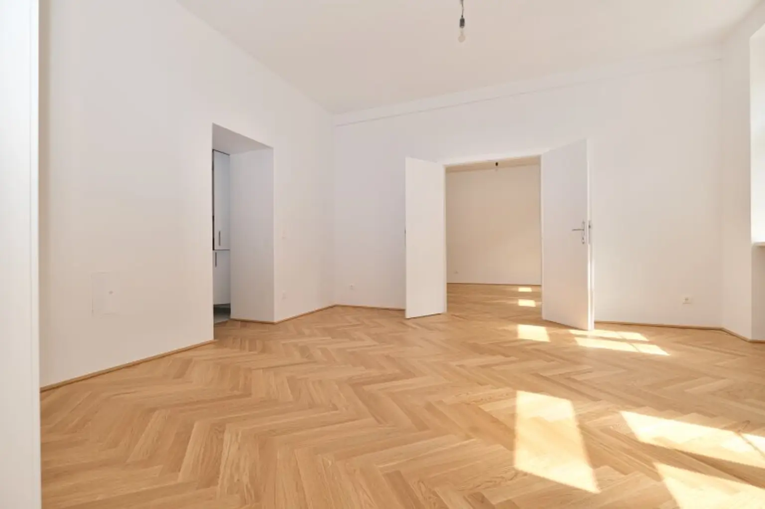 AKH Nähe! UNBEFRISTET generalsaniert 4 getrennt begehbare Zimmer