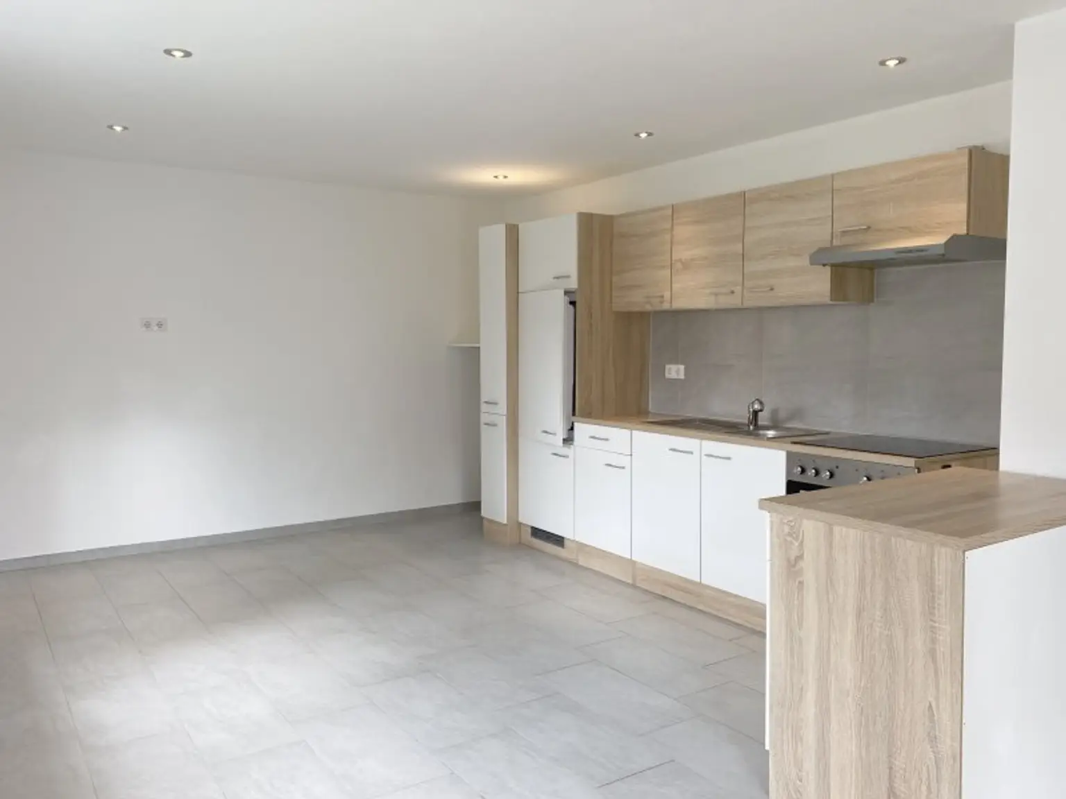 Dein Daheim - 2 Zimmer +extra geräumige KomplettKüche +AAP
