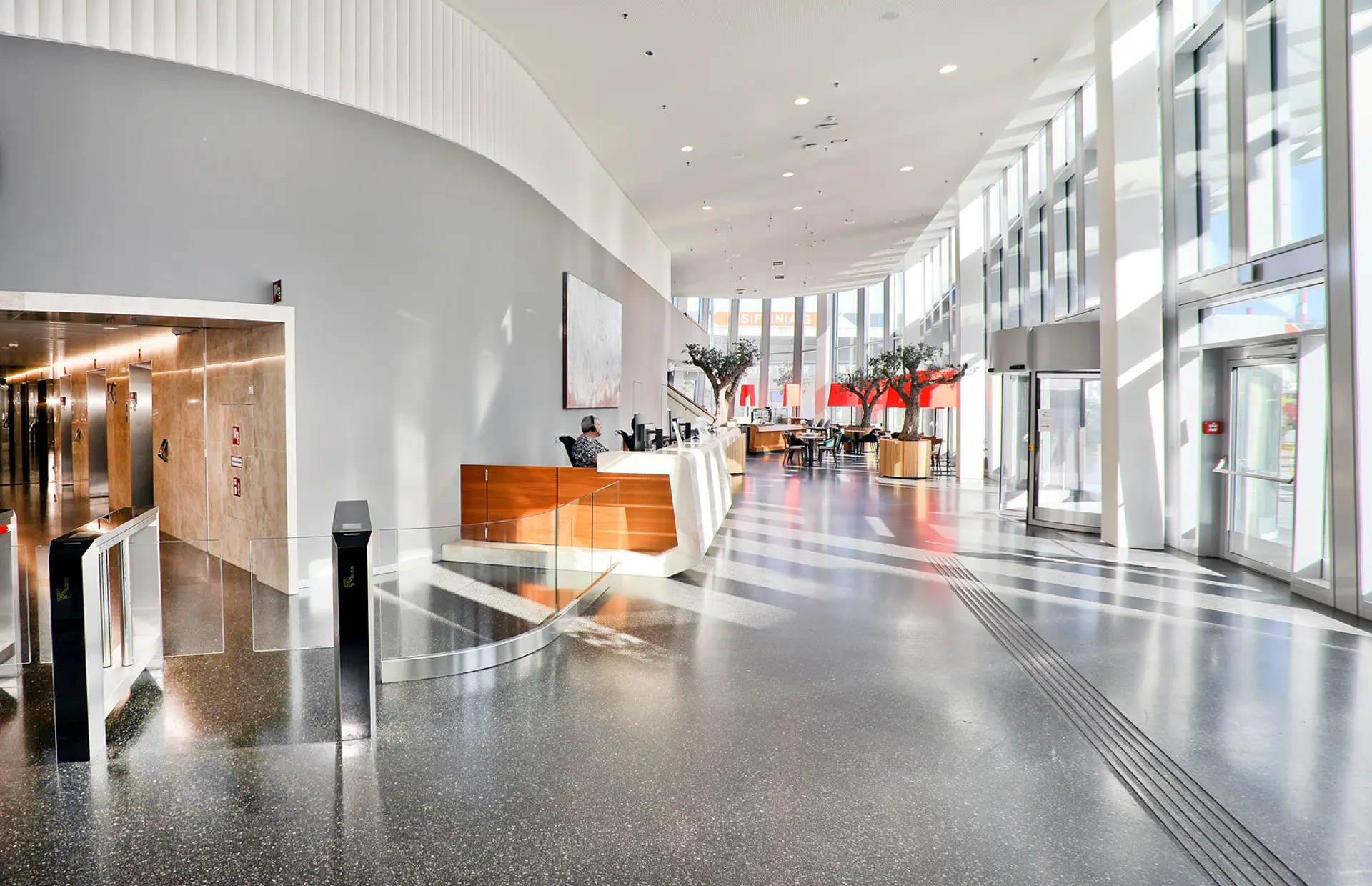 AUSTRO TOWER Lobby (2)