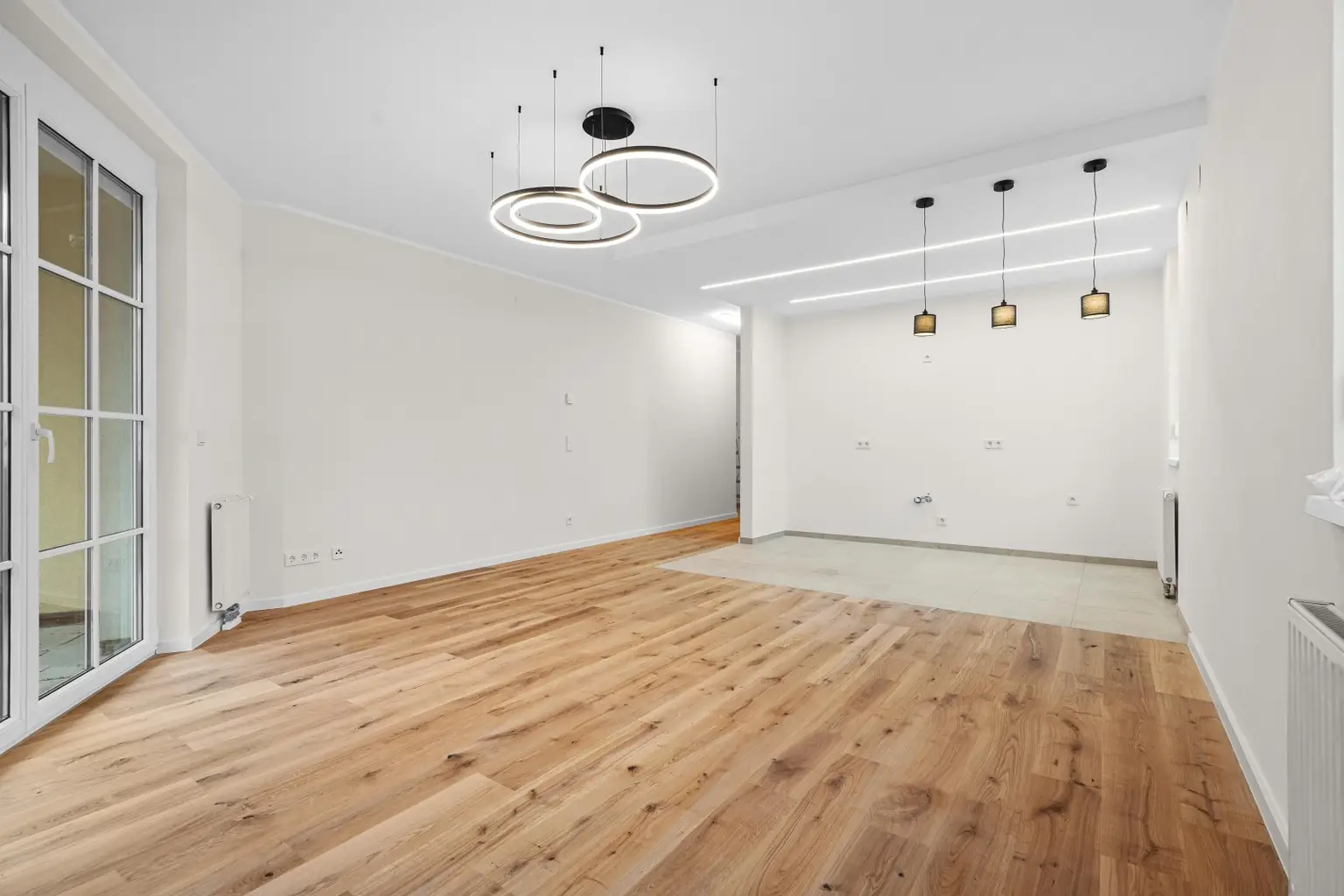 "Helle, Top-renovierte Eigentumswohnung mit Balkon & Garagenplatz – ruhig wohnen, zentral leben"