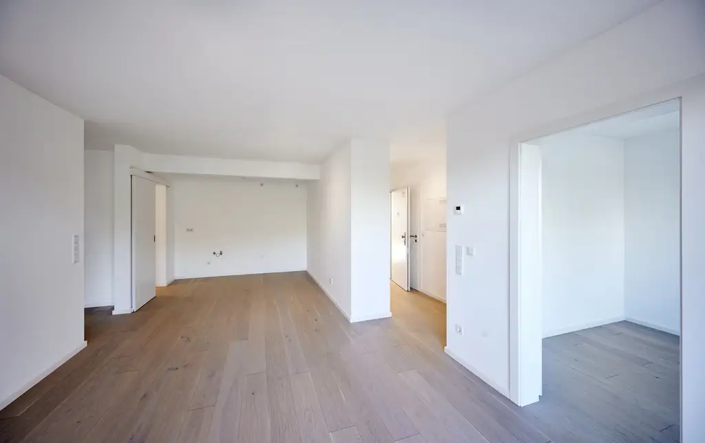 ERSTBEZUG!  4-Zimmer-Wohnung mit Balkon und Parkblick nahe der Donau!