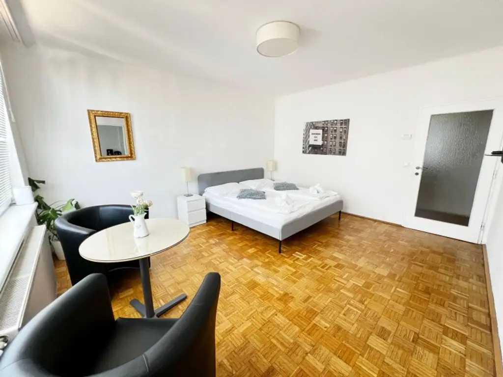 Helle Citywohnung mit Ausblick – Möbliertes 1-Zimmer-Apartment nahe Naschmarkt
