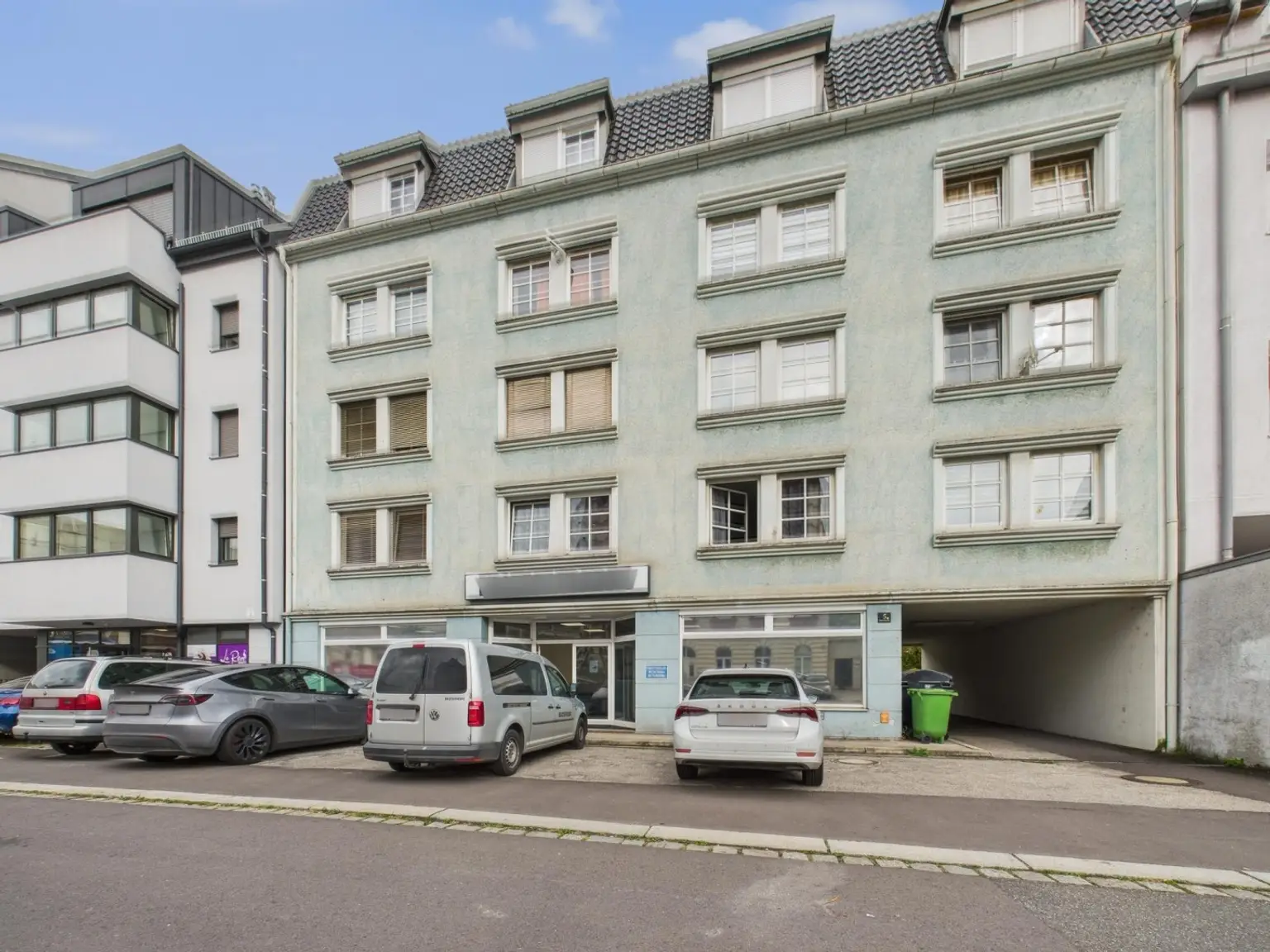 LINZ/STADT: Vielseitig nutzbare Geschäfts- Büro- bzw. Ordinationsfläche mit einer Gesamtgröße von 215,48 m²  + PARKFLÄCHE ca. 70 m² zu erwerben