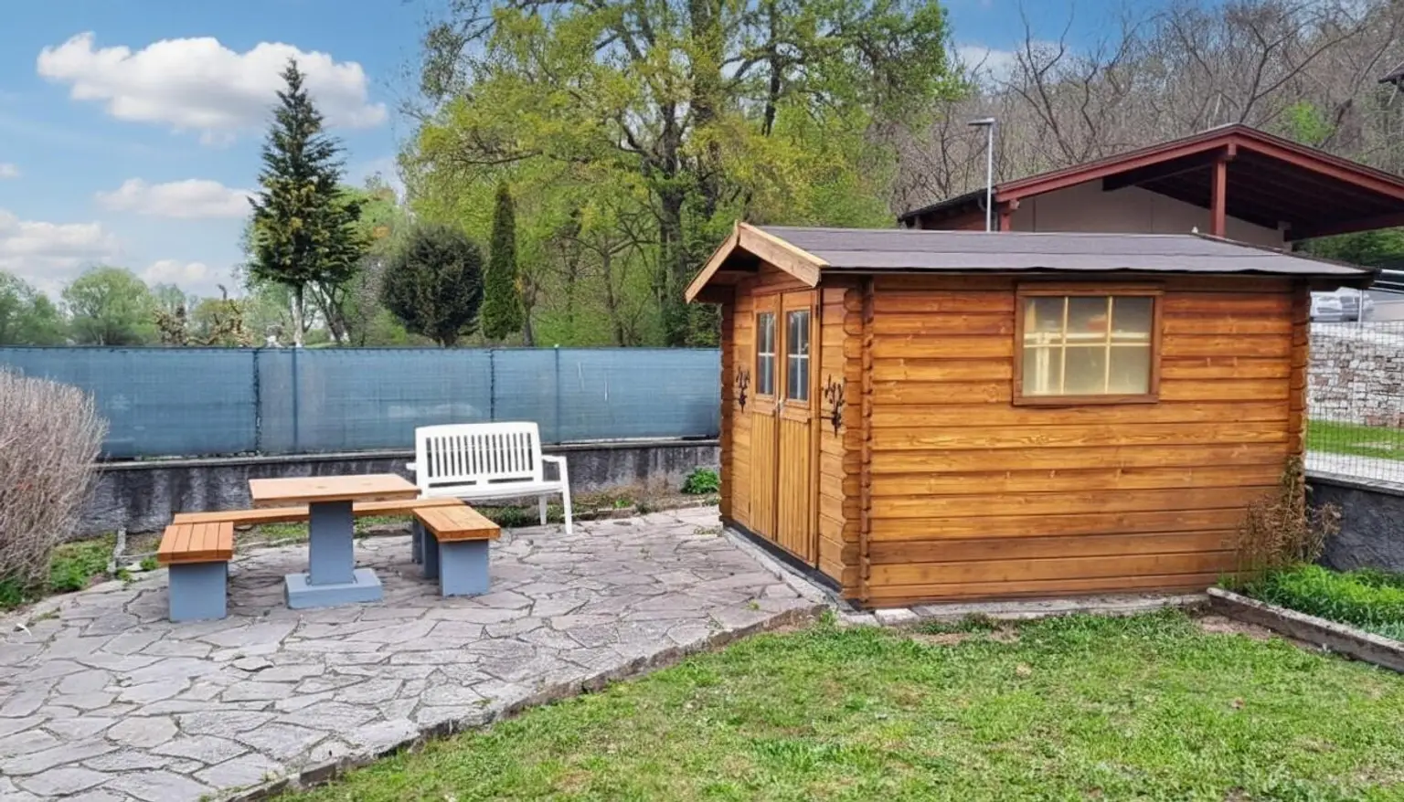 Grillplatz mit Gartenhütte