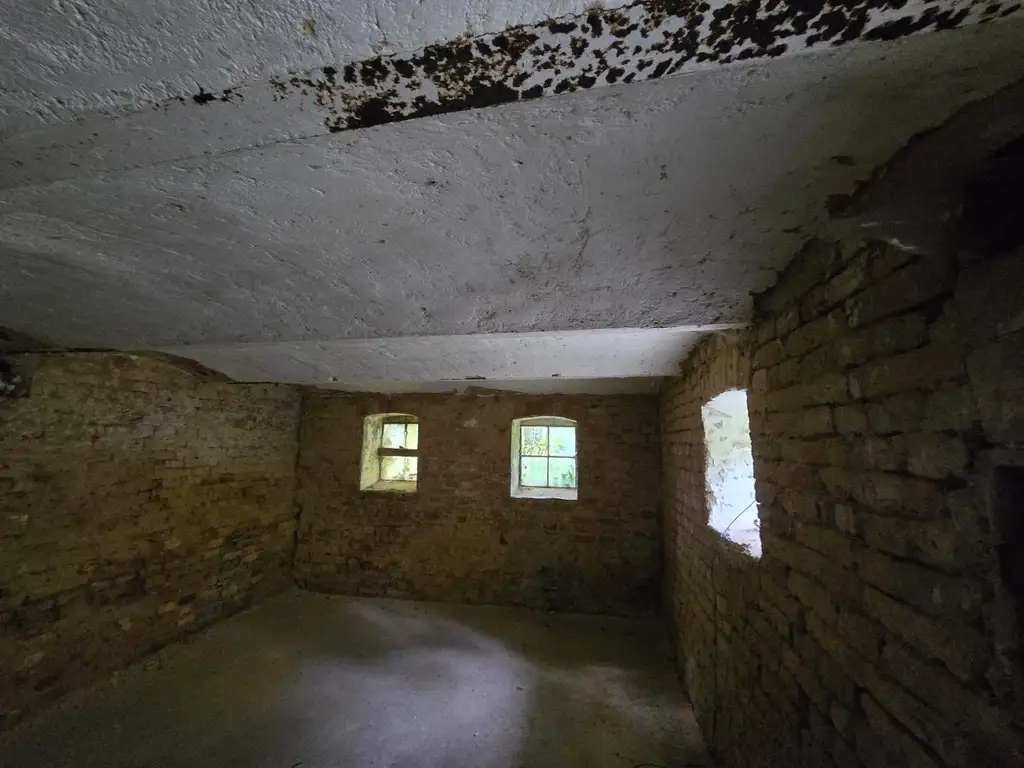 Dreikanthof mit vier Grundstücken in einer Sackgasse (ruhige Lage)