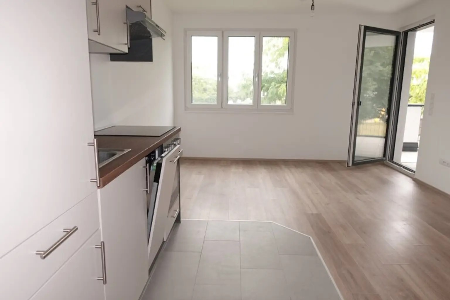ZWEITBEZUG 2 Zimmer BALKON-Neubauwohnung