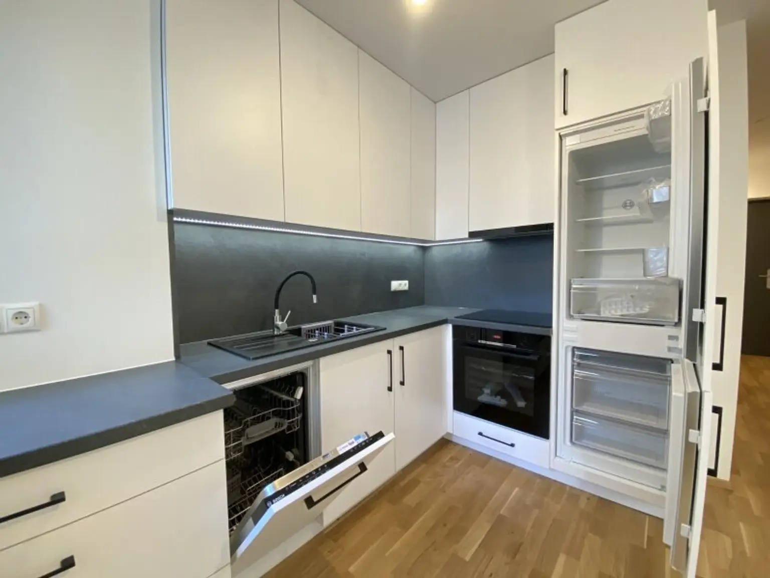 Neuwertige Gartenwohnung an der Langobardenstraße - Hofruhelage - Luftwärmepumpe