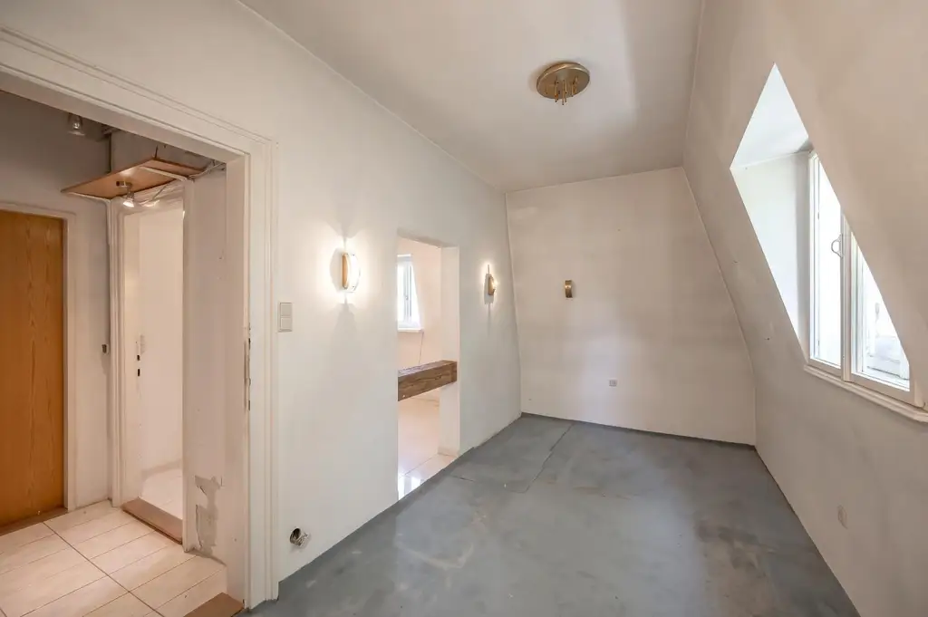 WOHNUNG IN ALTBAU-VILLA | EIGENGARTEN | SANIERUNGSBEDÜRFTIGES JUWEL