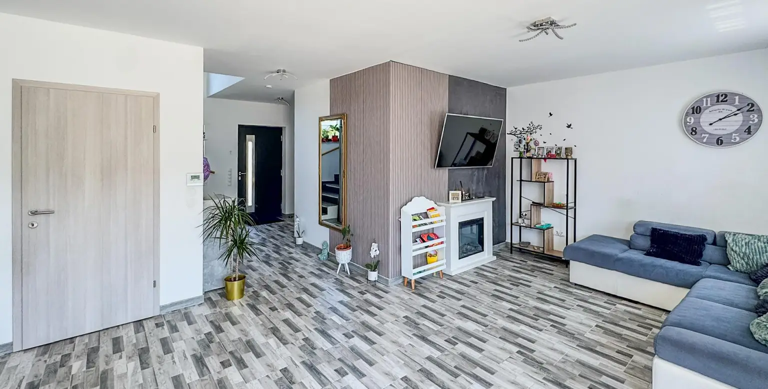 Neubau 2021 mit Pool & Garten – 4 Zimmer auf 707 m² in Gaisfeld