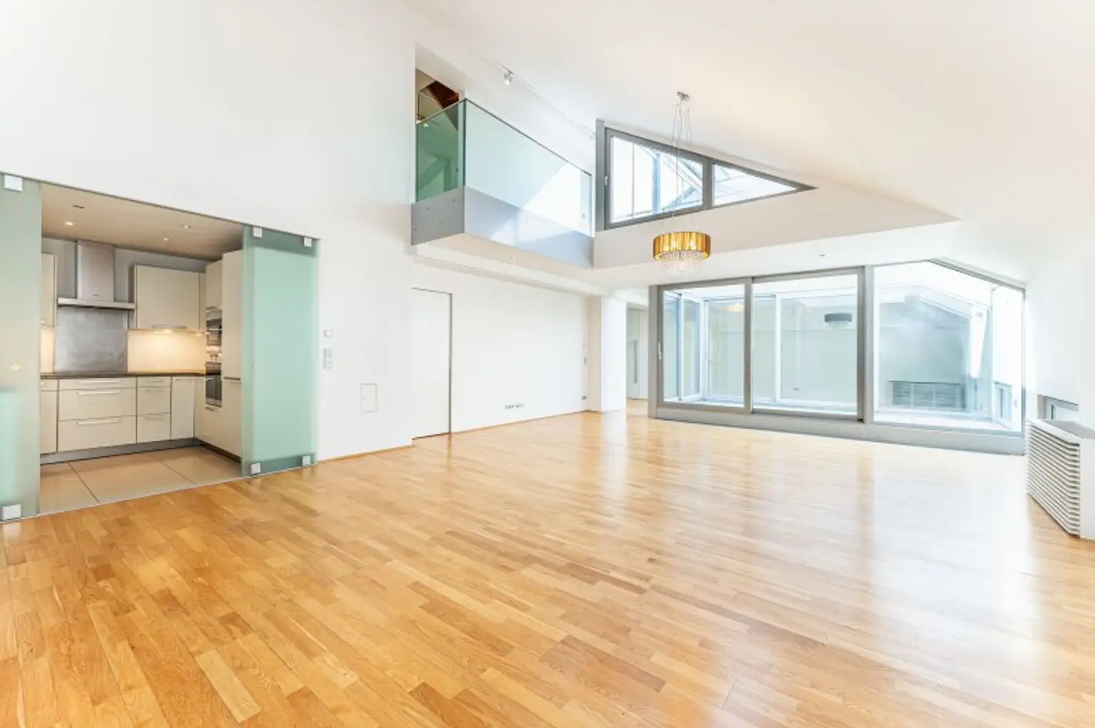 Exklusive Dachgeschoss-Maisonette mit Blick über Wien nahe dem Schwarzenbergplatz